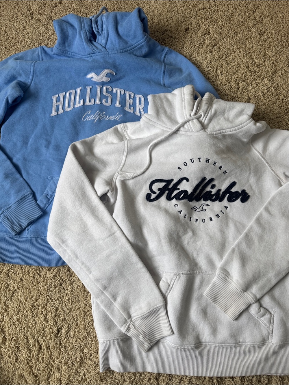 Hollister Men's Crewneck Sweatshirts - Light Blue and White